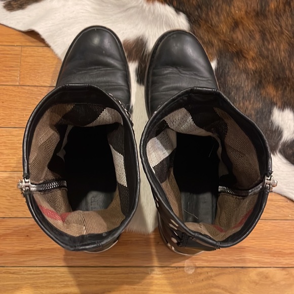 BURBERRY MOTO BOOTS SIZE 40